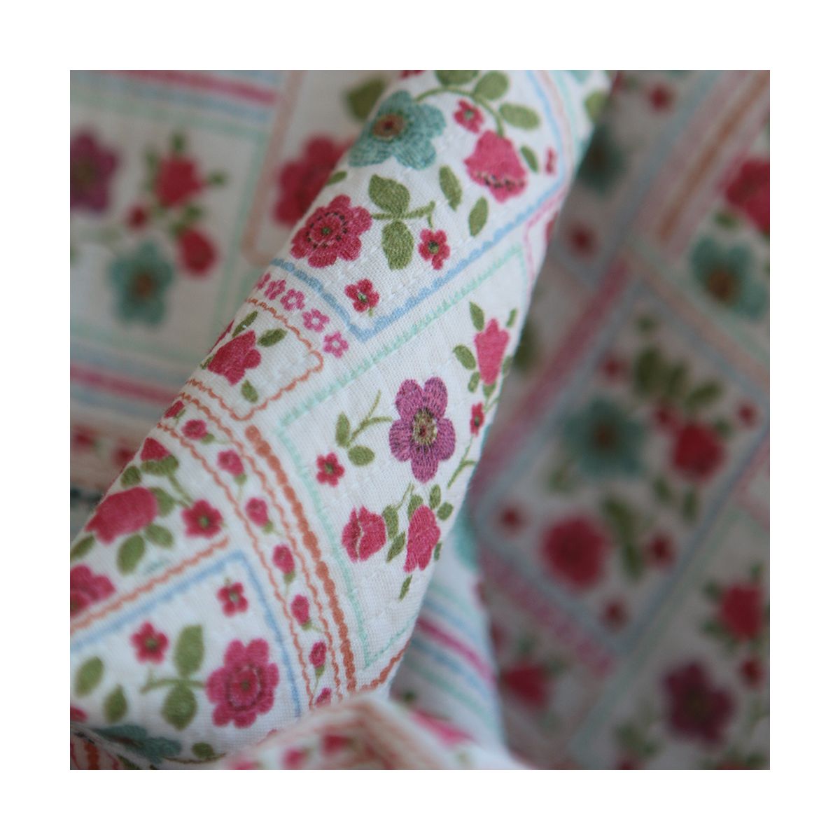Elsie - Tissu coton piqué léger texturé fleuri effet patchwork