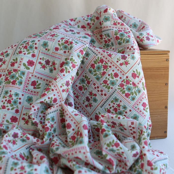 Elsie - Tissu coton piqué léger texturé fleuri effet patchwork