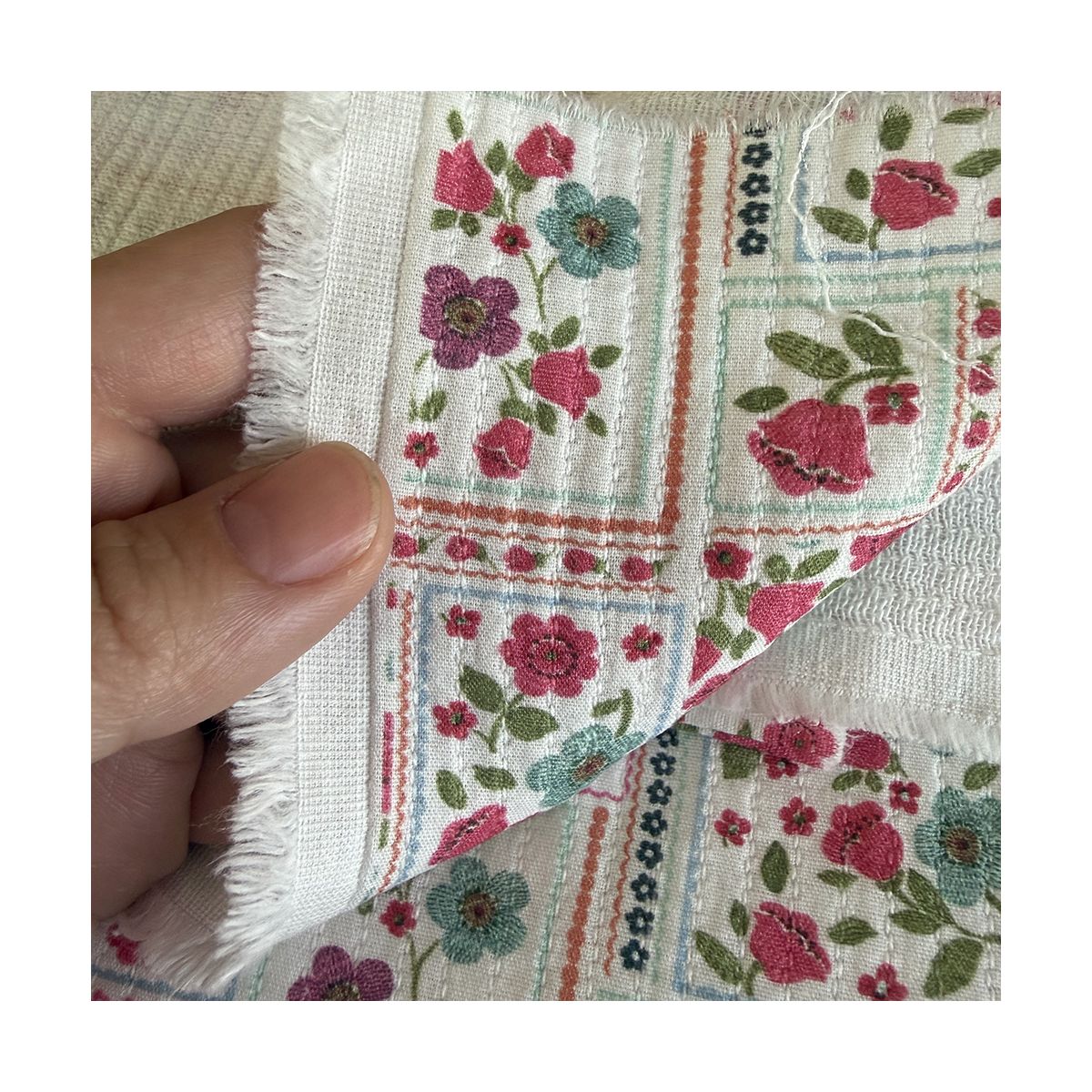 Elsie - Tissu coton piqué léger texturé fleuri effet patchwork