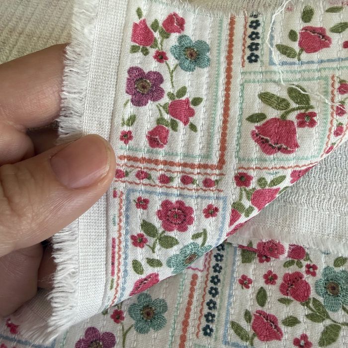 Elsie - Tissu coton piqué léger texturé fleuri effet patchwork