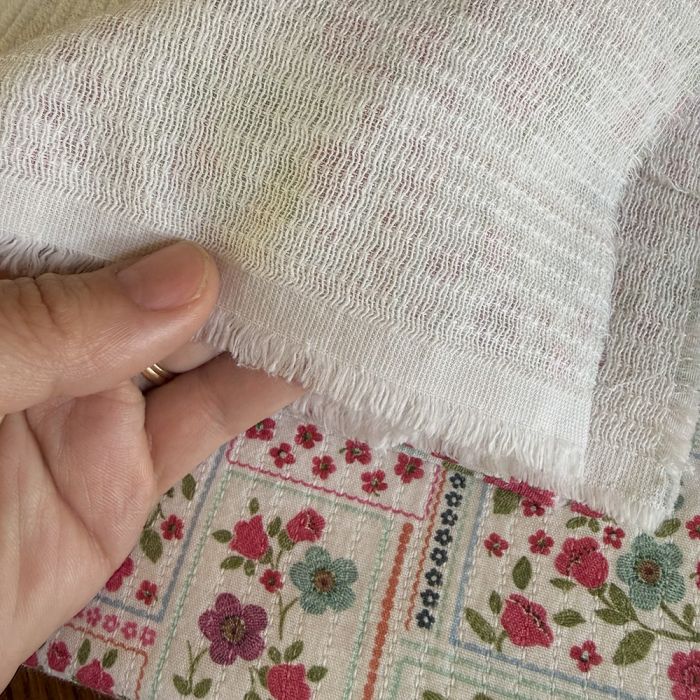 Elsie - Tissu coton piqué léger texturé fleuri effet patchwork
