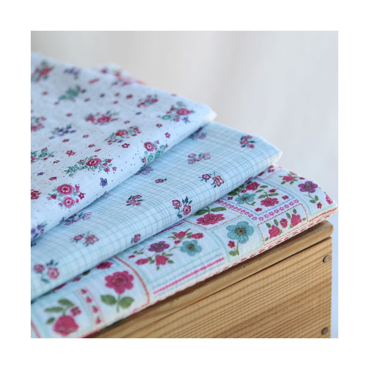 Elsie - Tissu coton piqué léger texturé fleuri effet patchwork