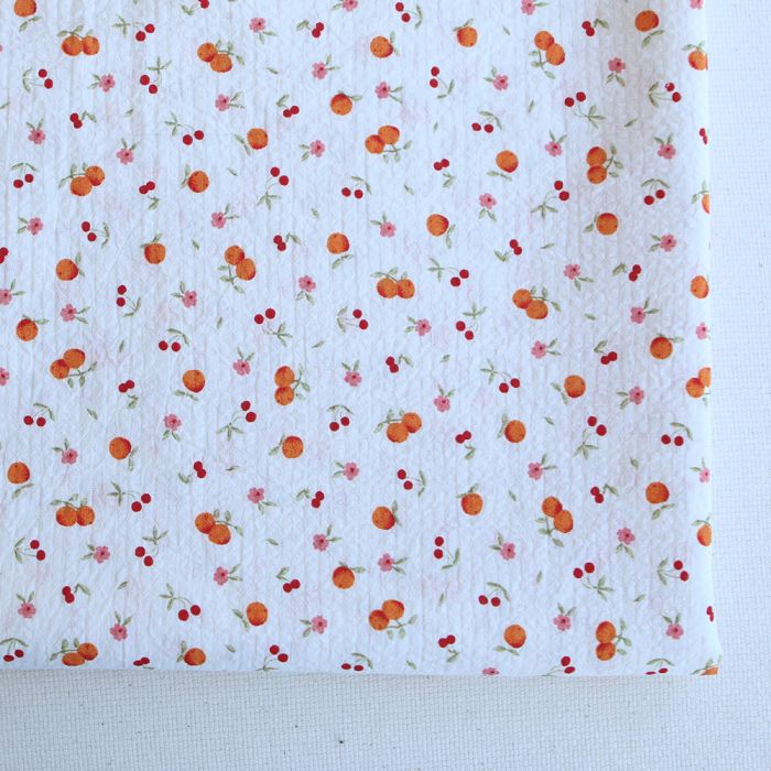 Clementine - Seersucker / Coton gaufré doux fond blanc cassé petites fleurs et fruits