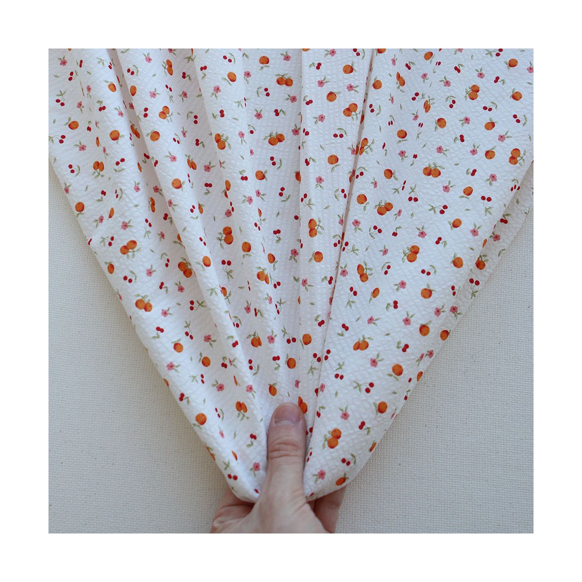 Clementine - Seersucker / Coton gaufré doux fond blanc cassé petites fleurs et fruits