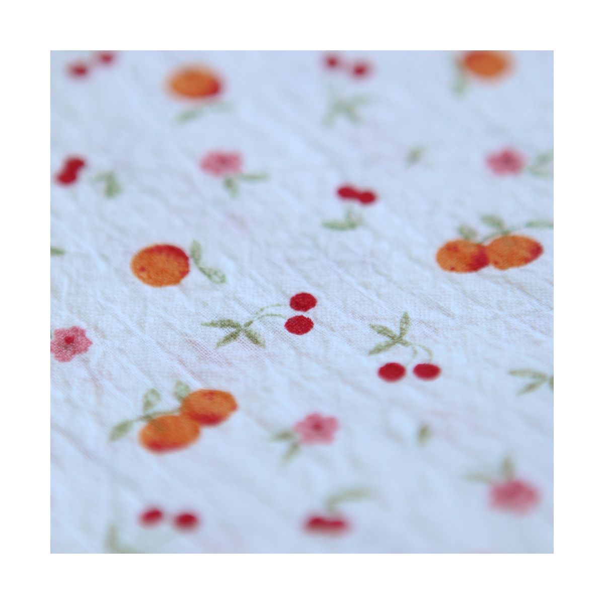 Clementine - Seersucker / Coton gaufré doux fond blanc cassé petites fleurs et fruits