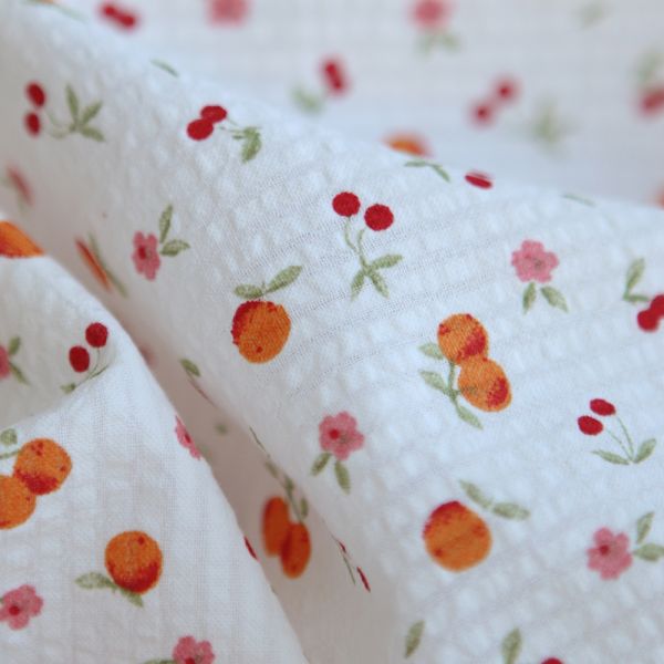 Clementine - Seersucker / Coton gaufré doux fond blanc cassé petites fleurs et fruits 2