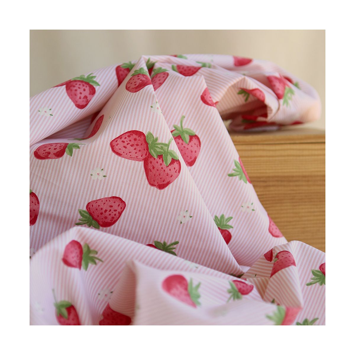 Cirafine - Popeline de coton imprimé rayures et fraises