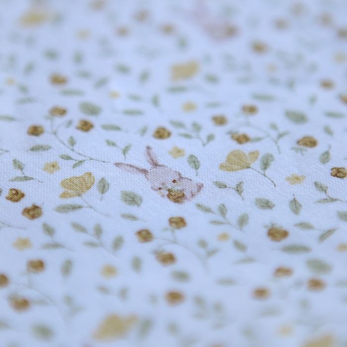 Louis - Popeline de coton douce qualité SWEET fond lait petits lapins beige et jaune