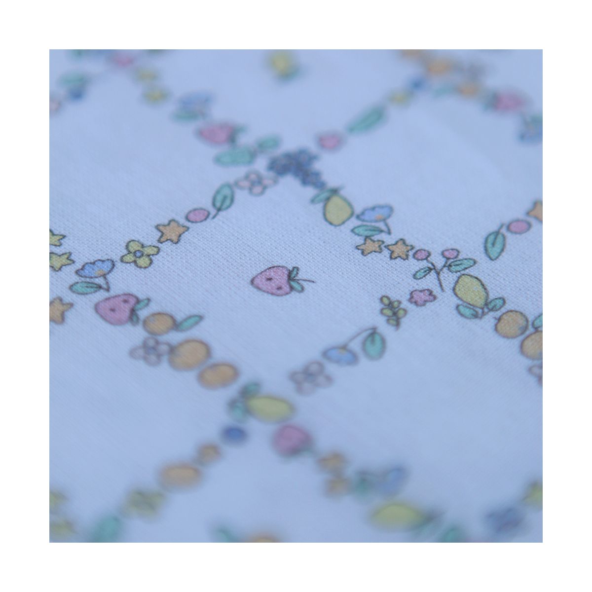 Sofia - Popeline de coton BIO douce qualité SWEET lait quadrillage mini fruits pastel