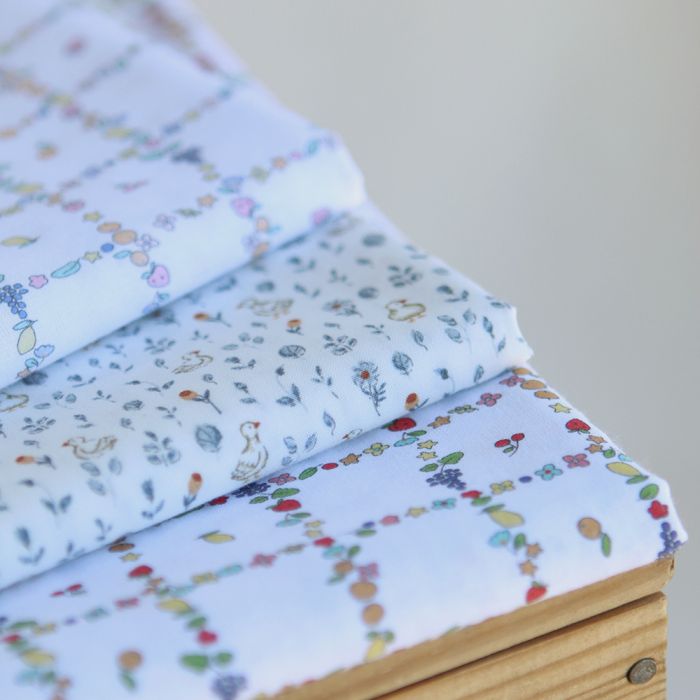 Sofia - Popeline de coton BIO douce qualité SWEET lait quadrillage mini fruits