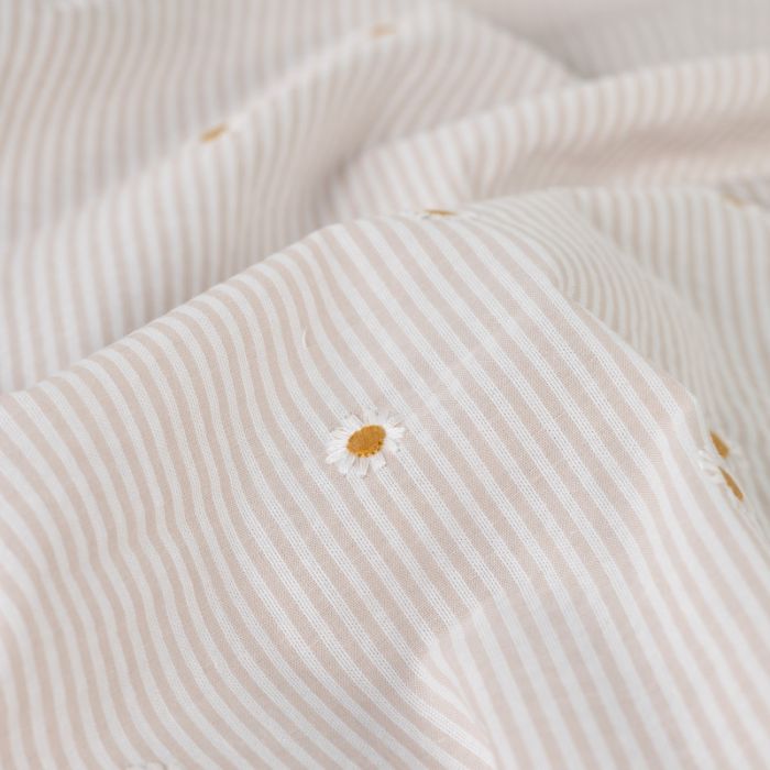Seersucker / Coton gaufré rayé blanc et beige sable broderie marguerite