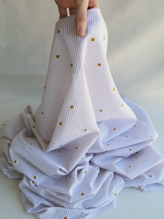 Seersucker / Coton gaufré rayé blanc et beige sable broderie marguerite