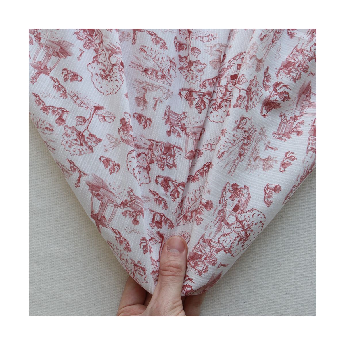 Eleonore - Tissu coton texturé imprimé toile de Jouy coloris lie de vin