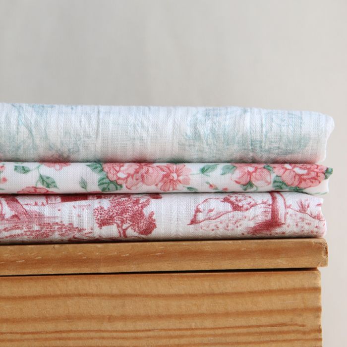 Eleonore - Tissu coton texturé imprimé toile de Jouy coloris lie de vin
