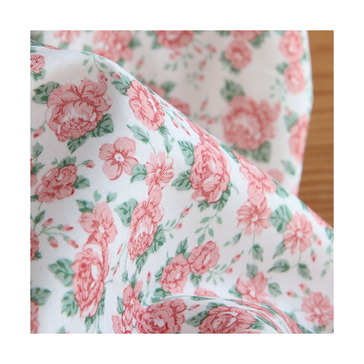 Clara - Batiste de coton BIO douce petit motif fleuri