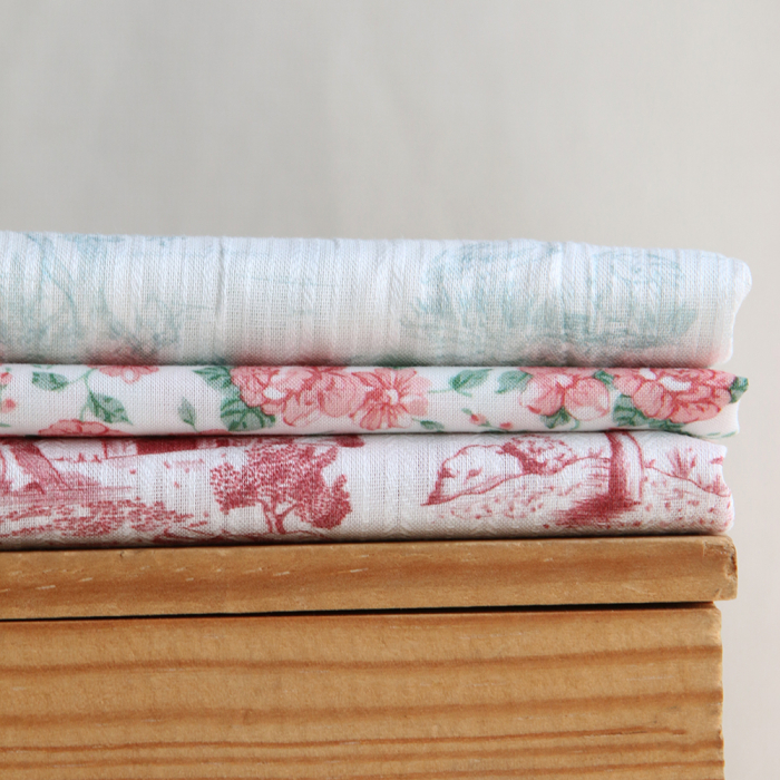 Tissu coton organique BIO fleuri vintage batiste motif fleuri corail