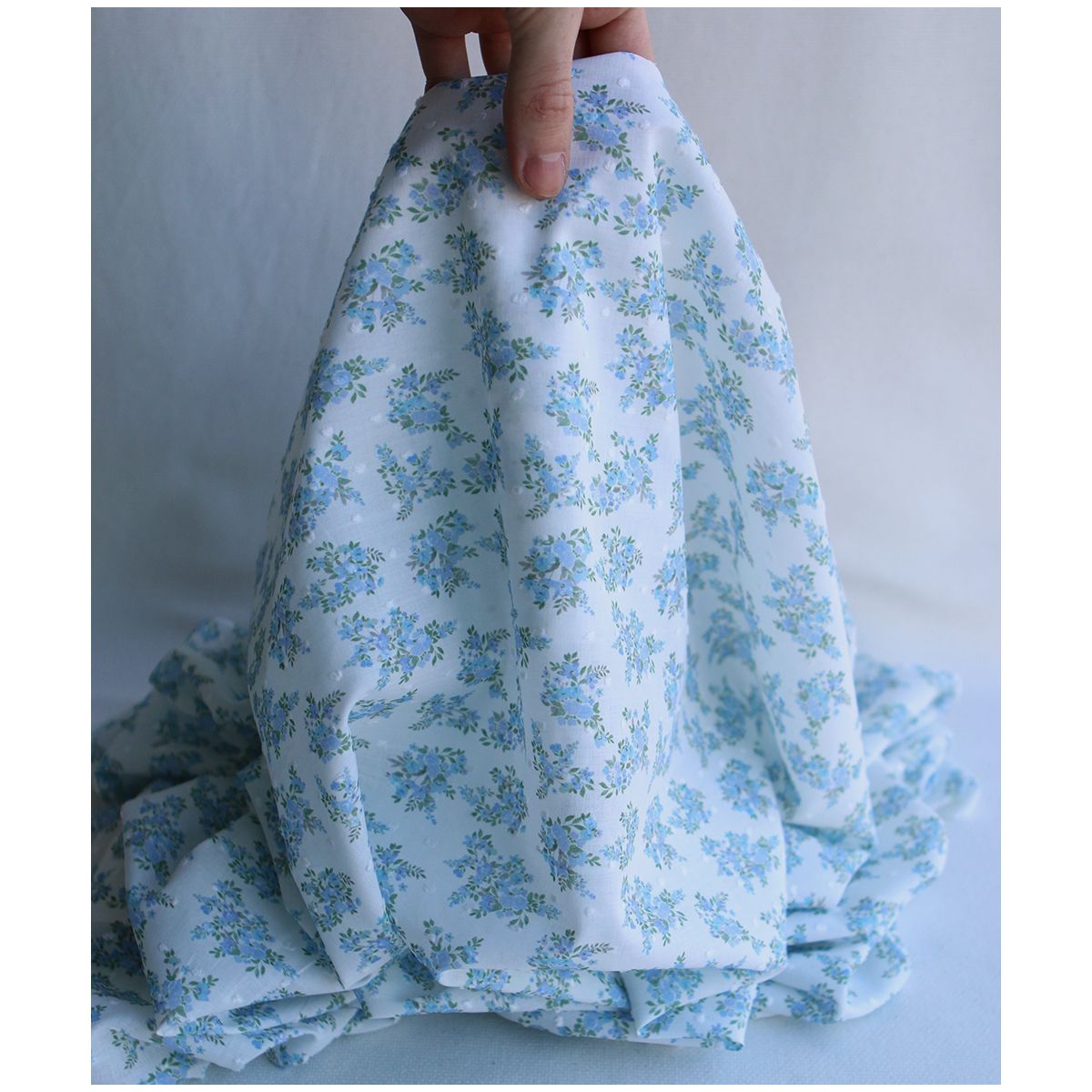 Plumetis de coton BIO petit motif fleuri bleu turquoise