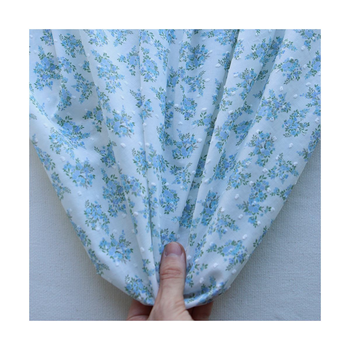 Plumetis de coton BIO petit motif fleuri bleu turquoise