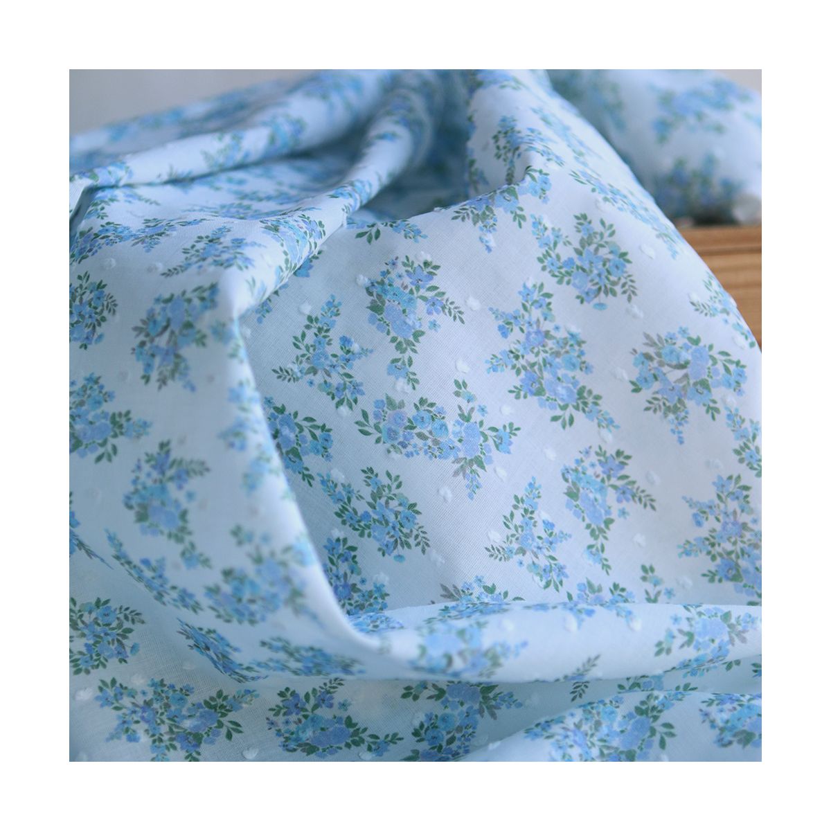 Plumetis de coton BIO petit motif fleuri bleu turquoise