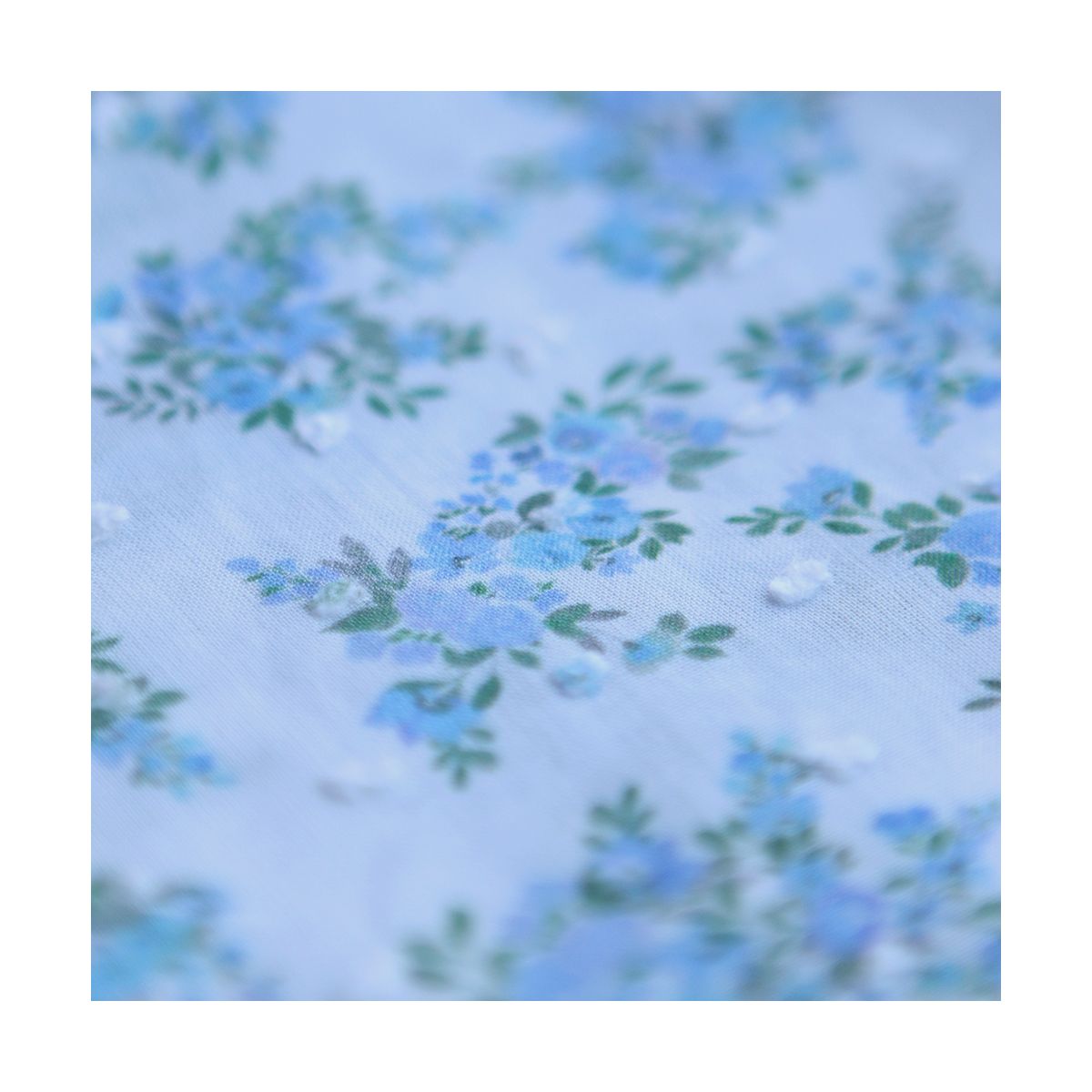 Plumetis de coton BIO petit motif fleuri bleu turquoise