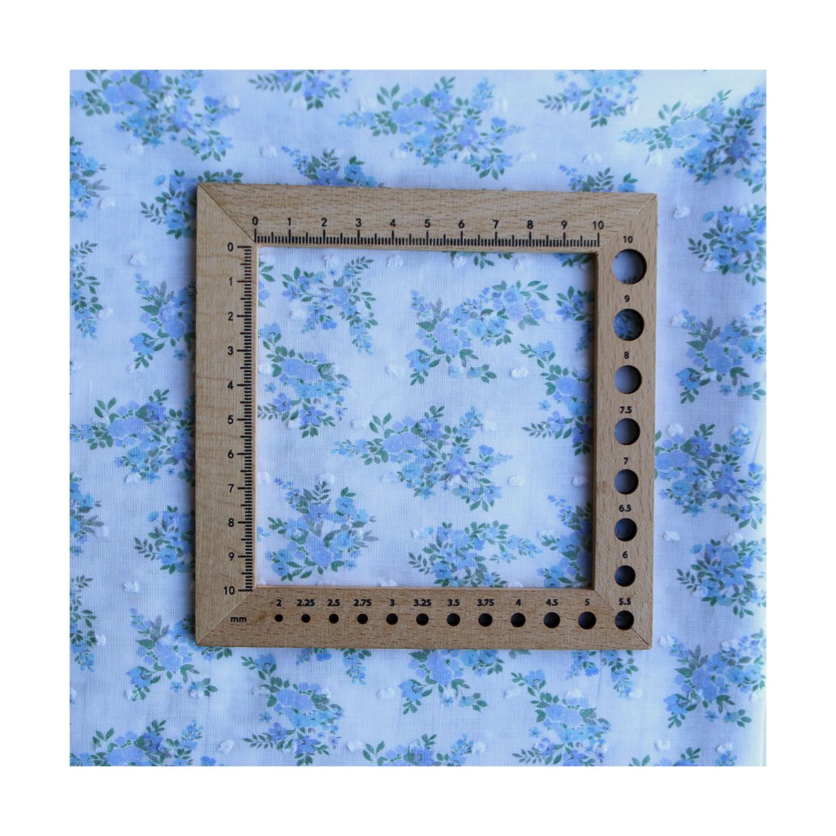 Plumetis de coton BIO petit motif fleuri bleu turquoise