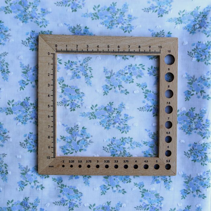Plumetis de coton BIO petit motif fleuri bleu turquoise