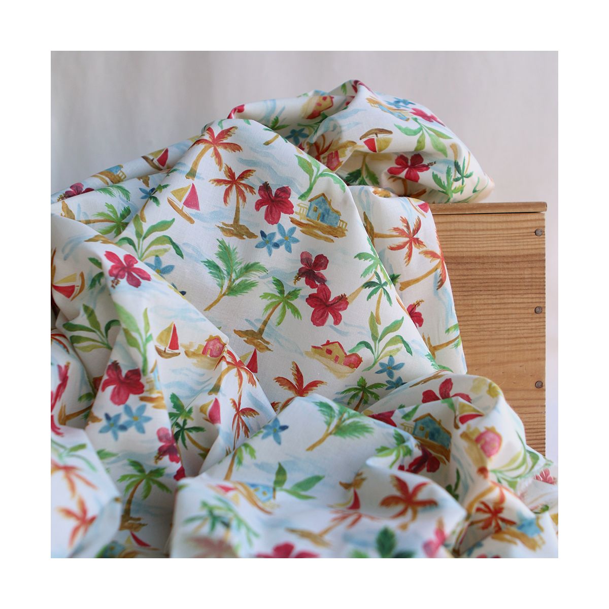 Batiste de coton BIO douce fond écru motif vacances sous les cocotiers