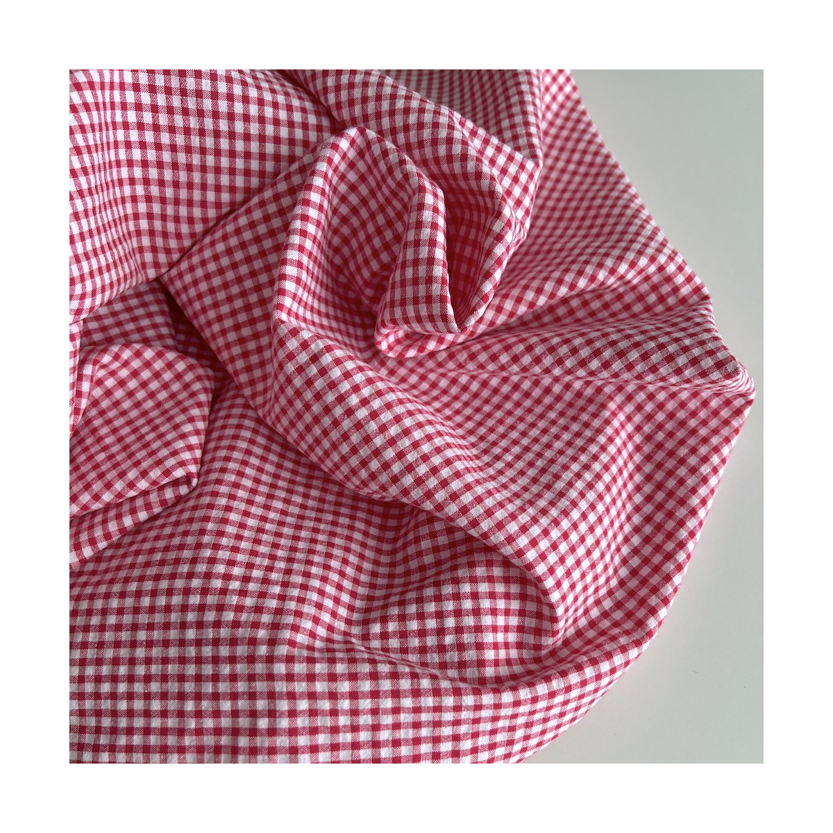 Seersucker / Coton gaufré vichy mini 3mm framboise / blanc Batikou - 1
