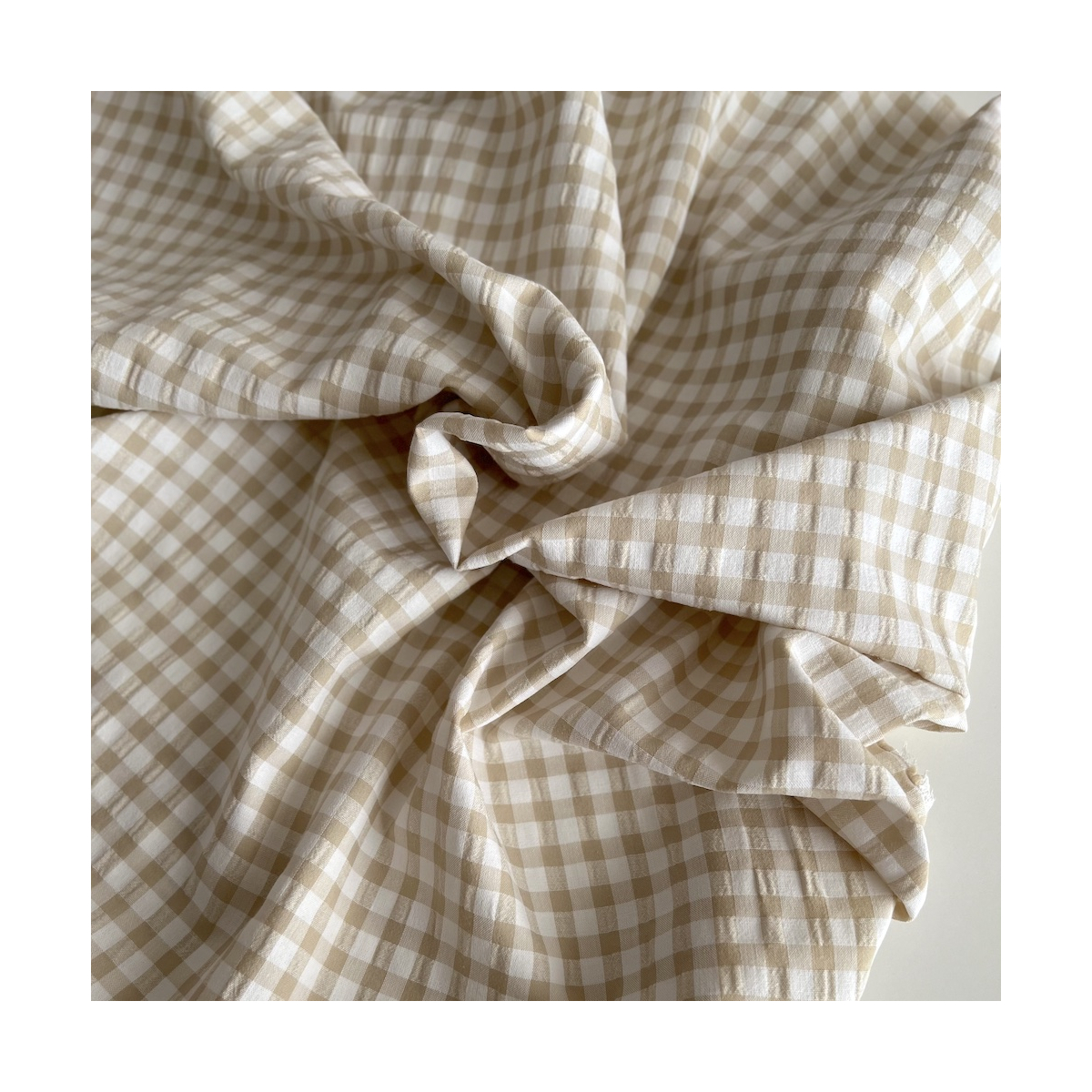 Seersucker / Coton gaufré vichy 6mm biscuit/ blanc Batikou - 1