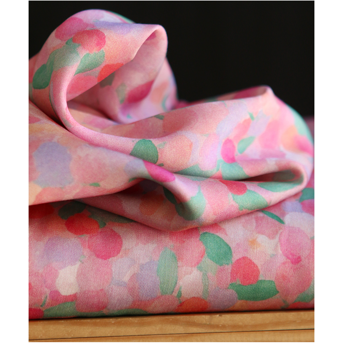 Rosine - Viscose satinée imprimé abstrait rose