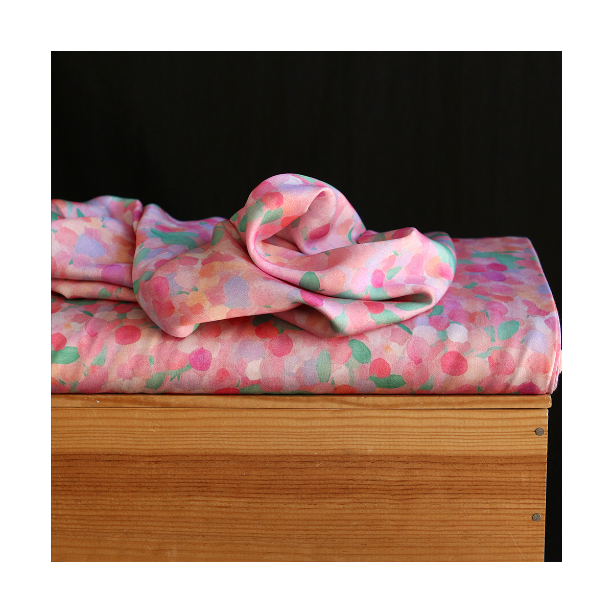 Rosine - Viscose satinée imprimé abstrait rose