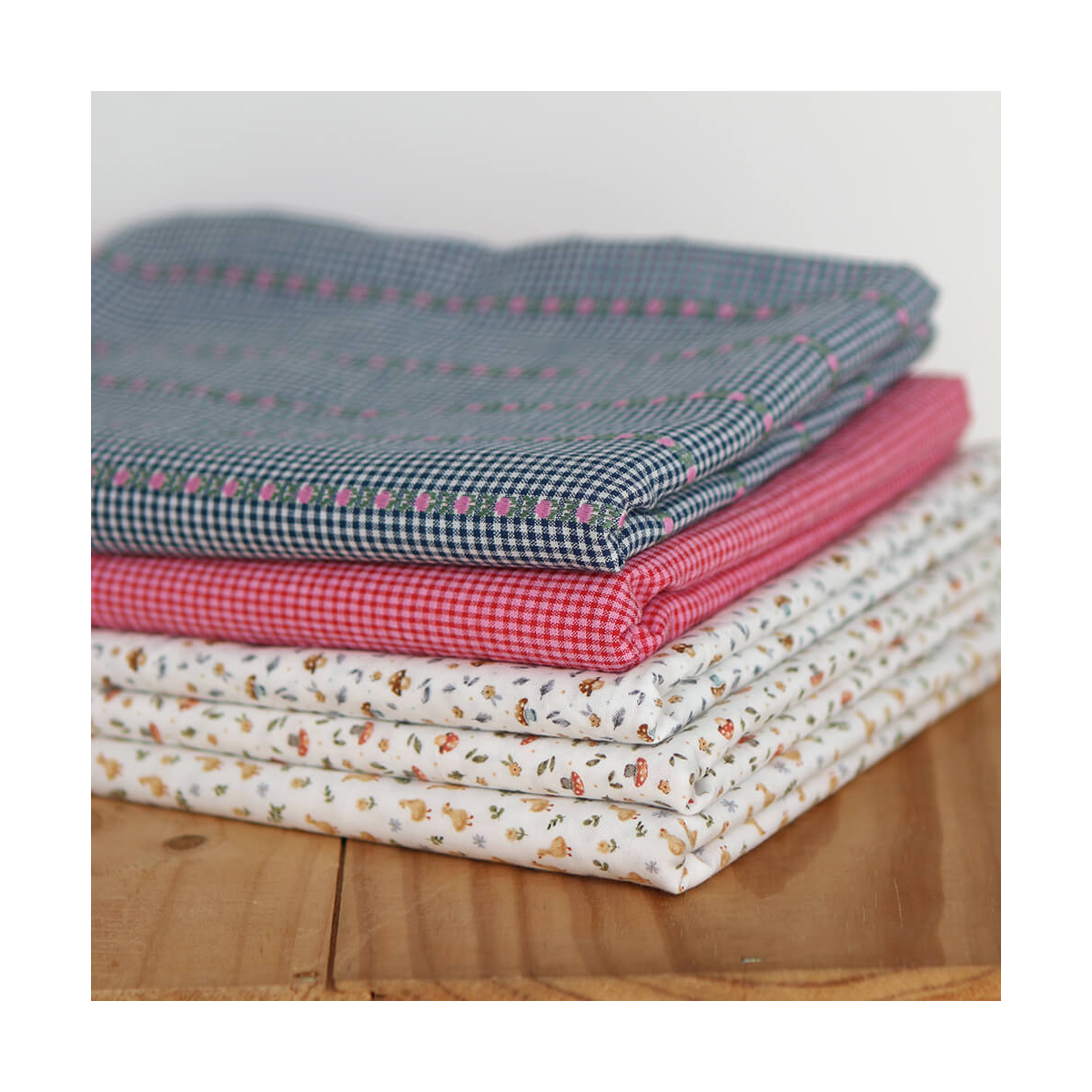 Rosanna - Tissu coton vichy jacquard avec petites fleurs roses