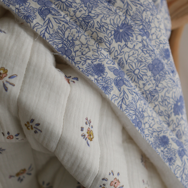 Zomea / Neha - Matelassé double gaze de coton fond écru motif bleu 2