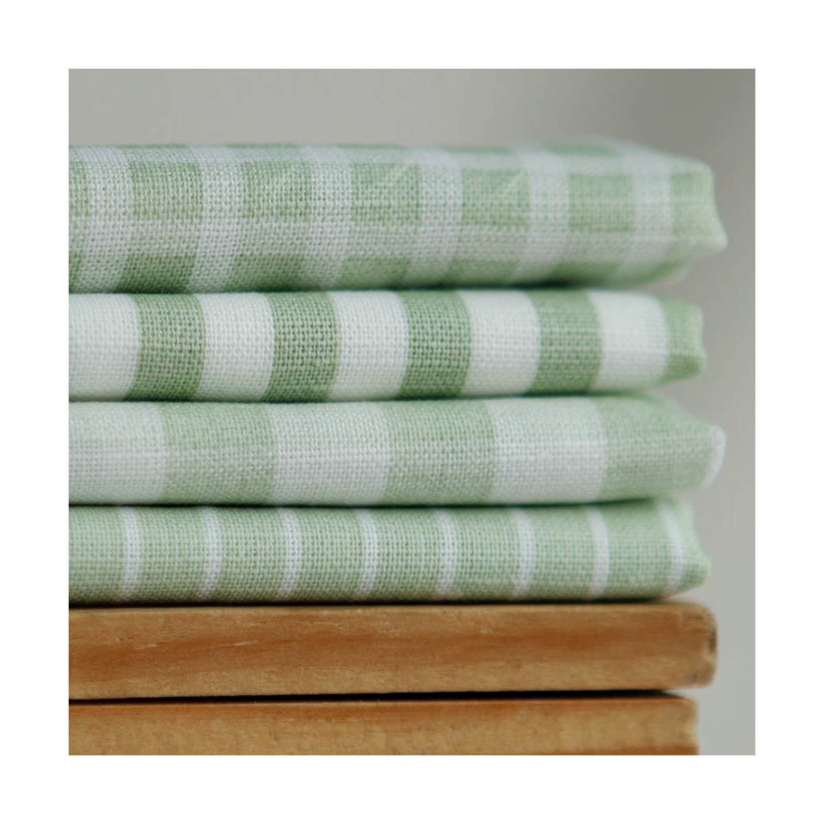 Baptiste - Tissu lin coton rayure 1mm blanc lait et vert amande