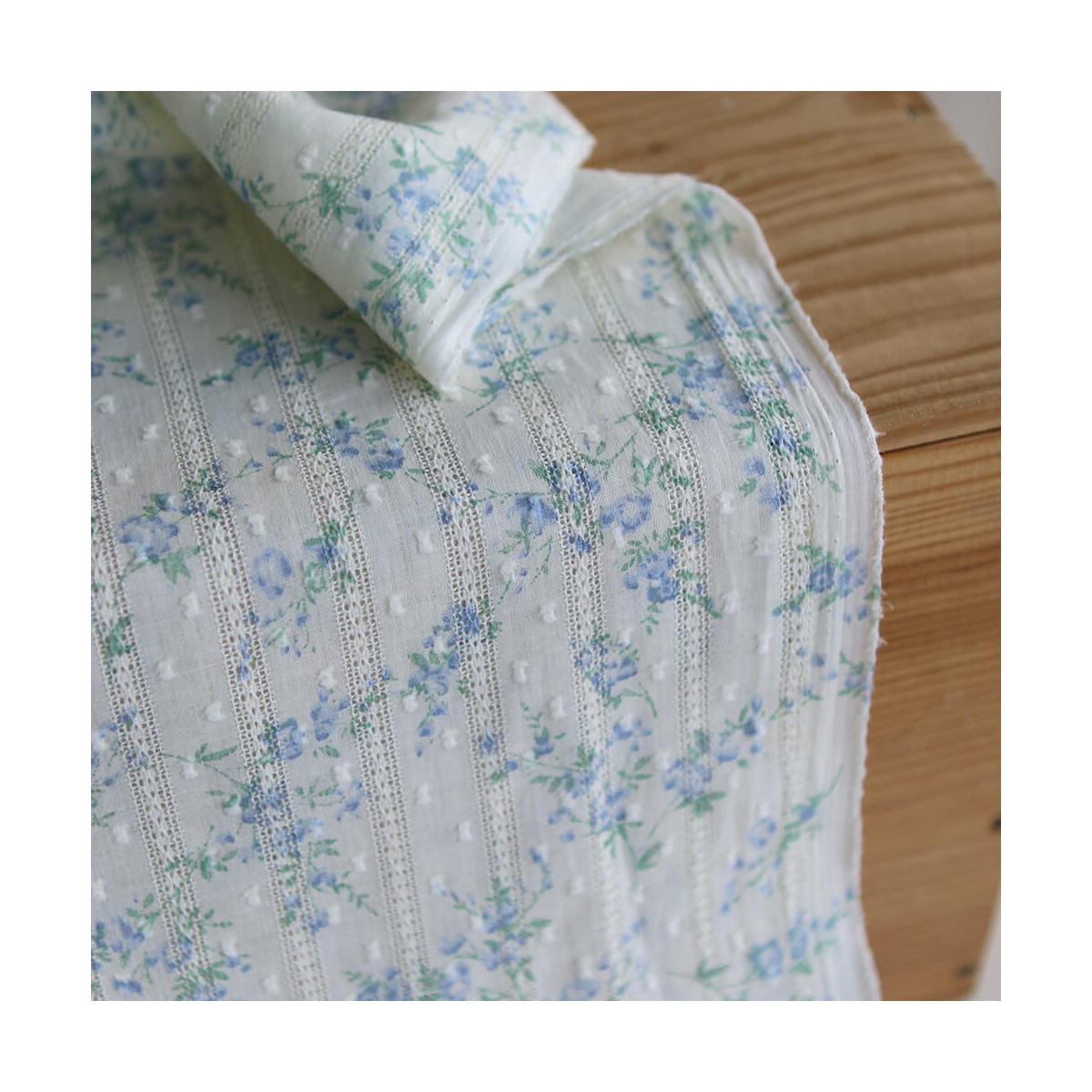 Blandine - Broderie anglaise plumetis coton texturé imprimé fleuri
