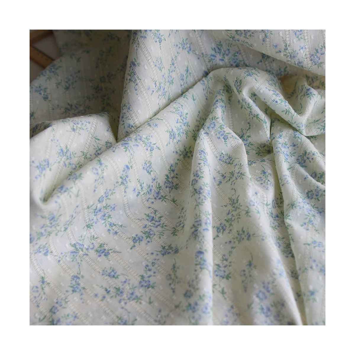Blandine - Broderie anglaise plumetis coton texturé imprimé fleuri