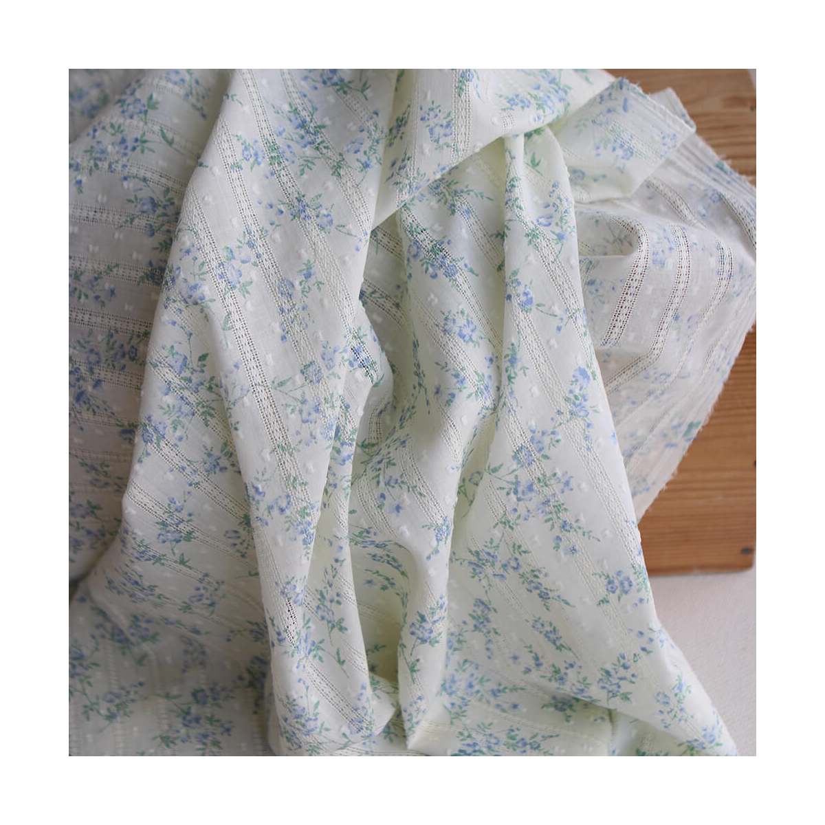 Blandine - Broderie anglaise plumetis coton texturé imprimé fleuri