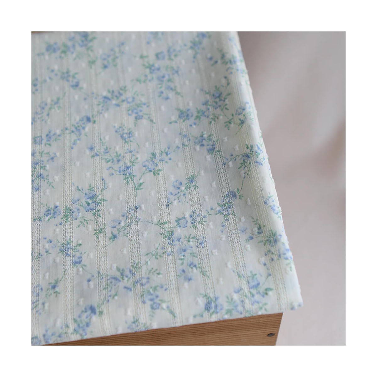 Blandine - Broderie anglaise plumetis coton texturé imprimé fleuri