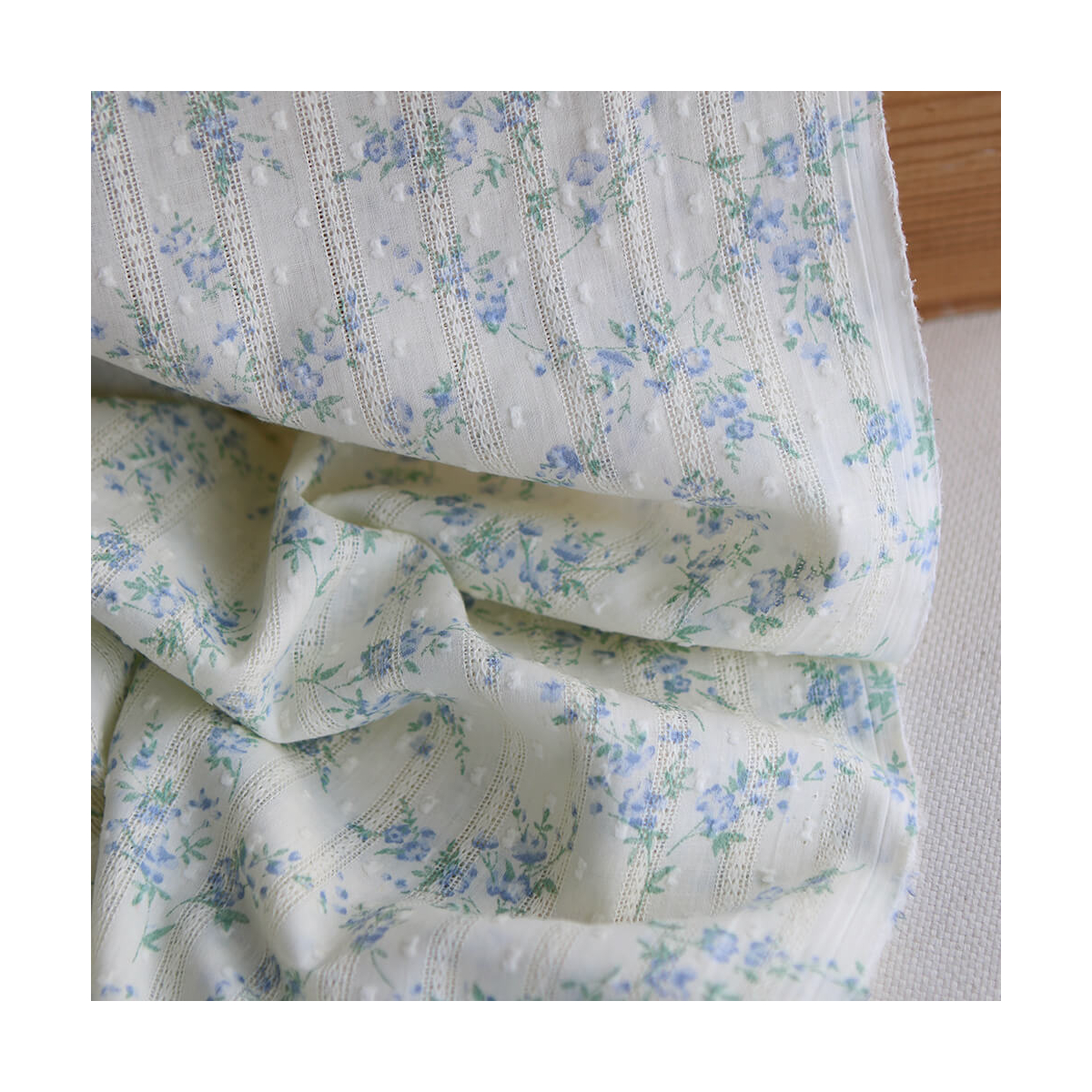 Blandine - Broderie anglaise plumetis coton texturé imprimé fleuri