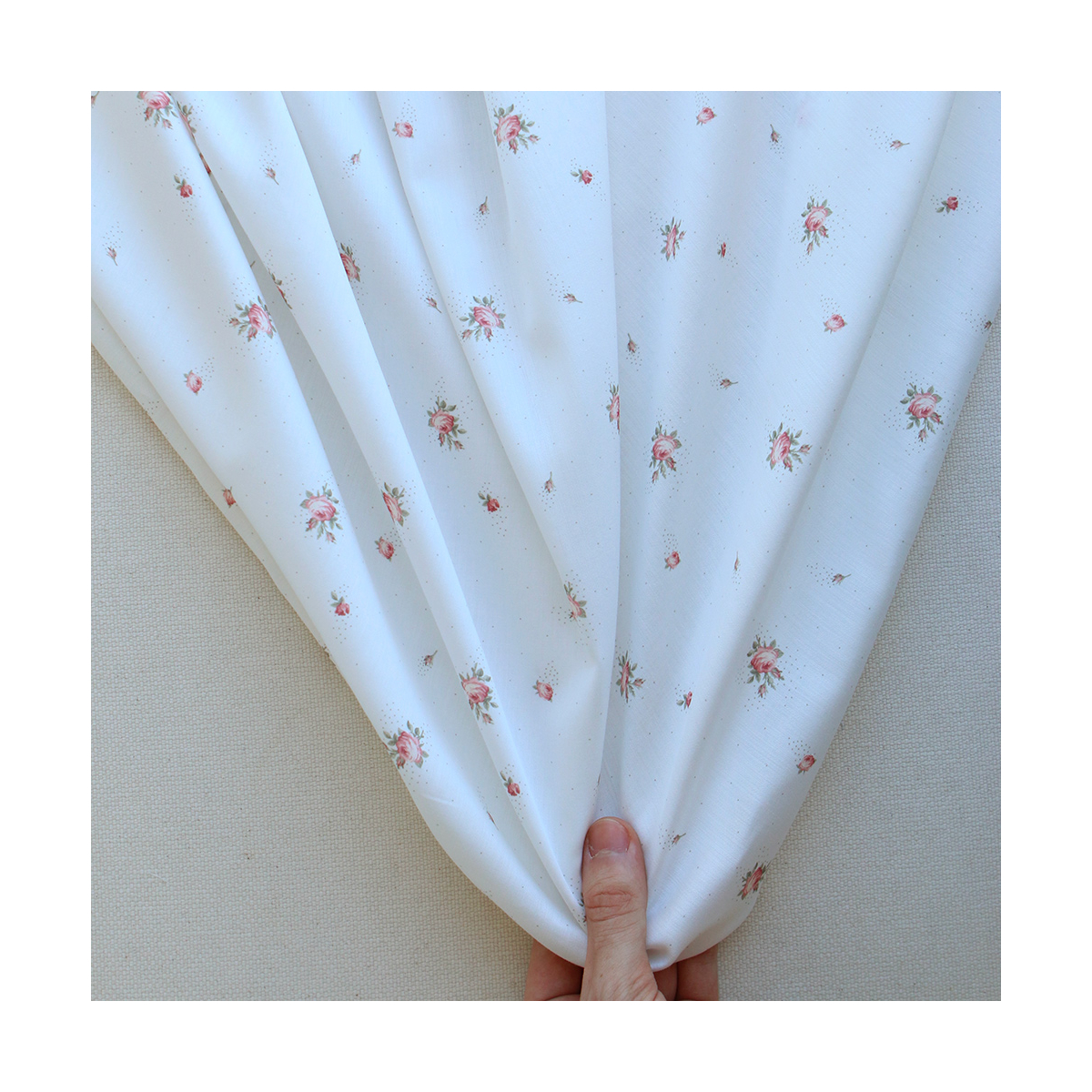 Christine - Batiste de coton douce à imprimé exclusif fleuri vert et rose