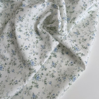 Pippa - Batiste de coton bio SILKYNE à imprimé fleuri bleu/vert Tissus issus de l'agriculture biologique  - 1