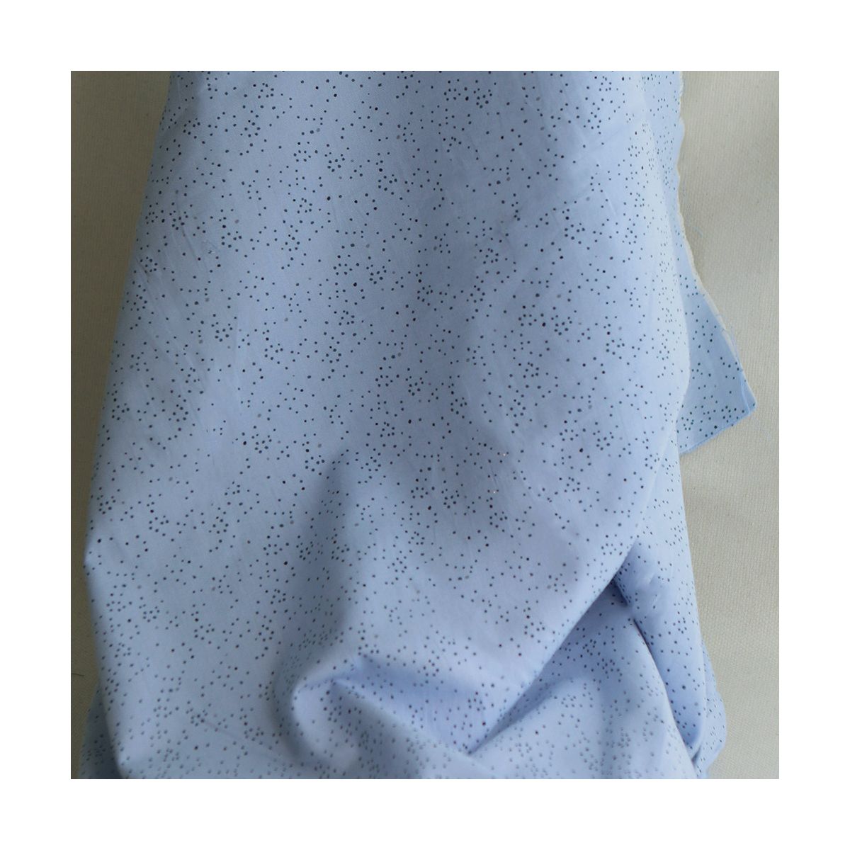 Chambray coton bleu clair nuée de pois marine