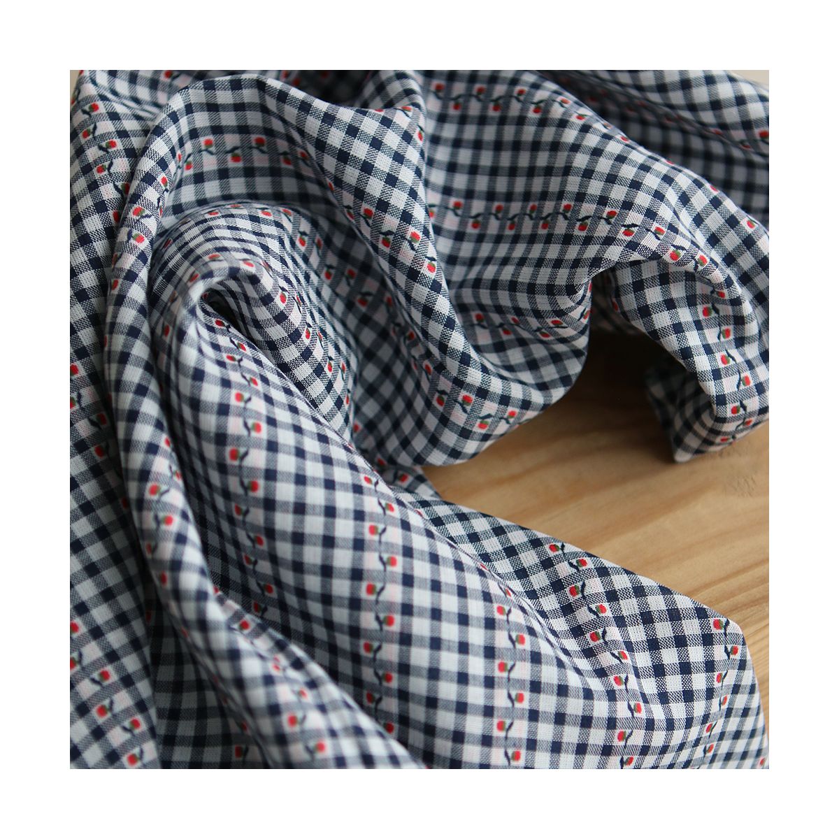 Isabeau - Tissu coton vichy jacquard avec petites fleurs rouges