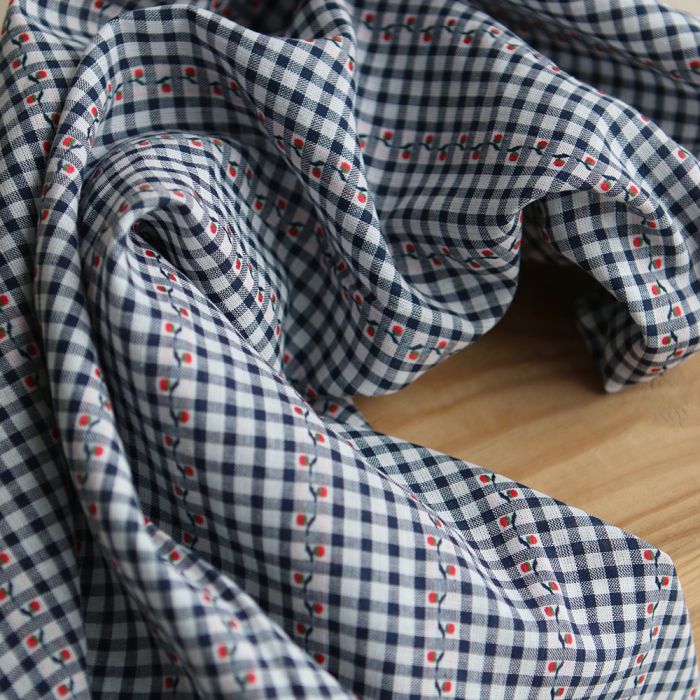 Isabeau - Tissu coton vichy jacquard avec petites fleurs rouges