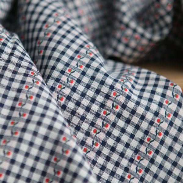 Isabeau - Tissu coton vichy jacquard avec petites fleurs rouges 2