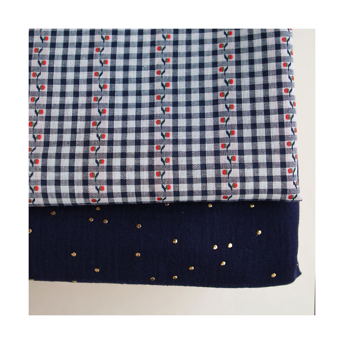 Isabeau - Tissu coton vichy jacquard avec petites fleurs rouges