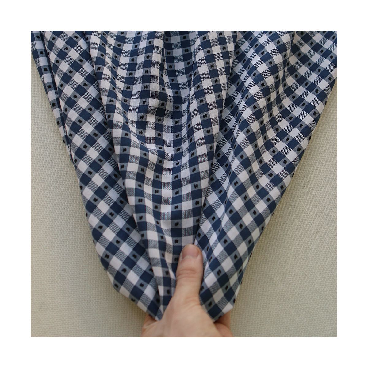 Vichy plumetis de coton et viscose coloris bleu marine