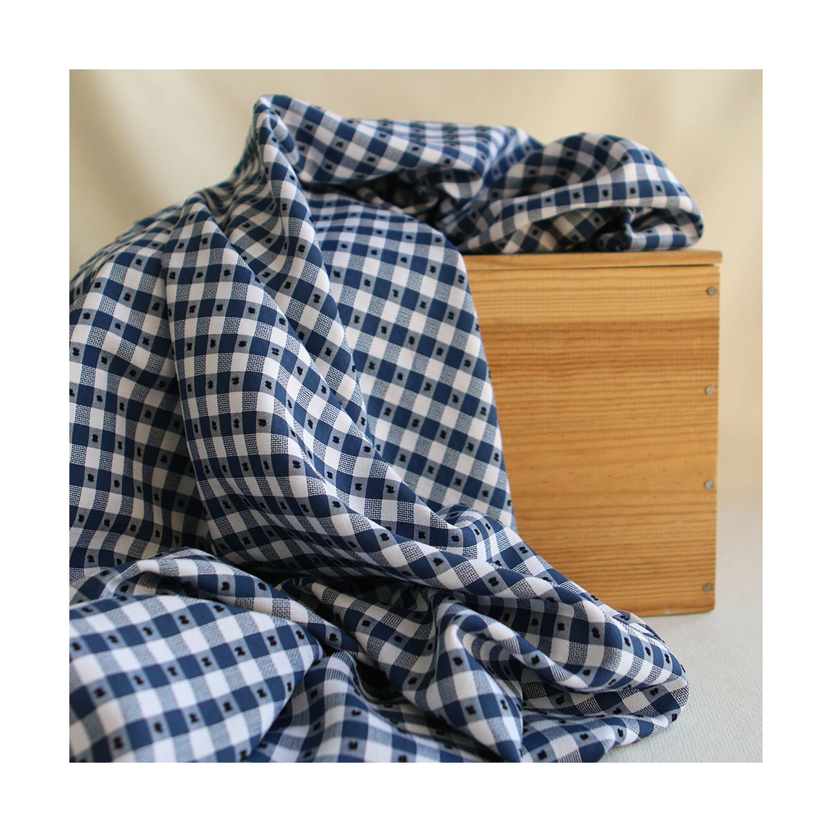 Vichy plumetis de coton et viscose coloris bleu marine