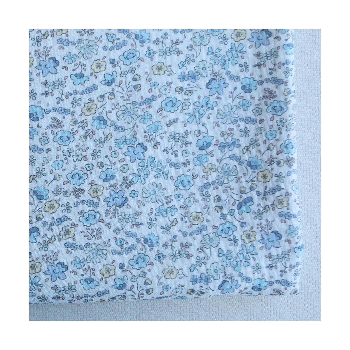 Albane - Double gaze de coton motif fleuri bleu ciel