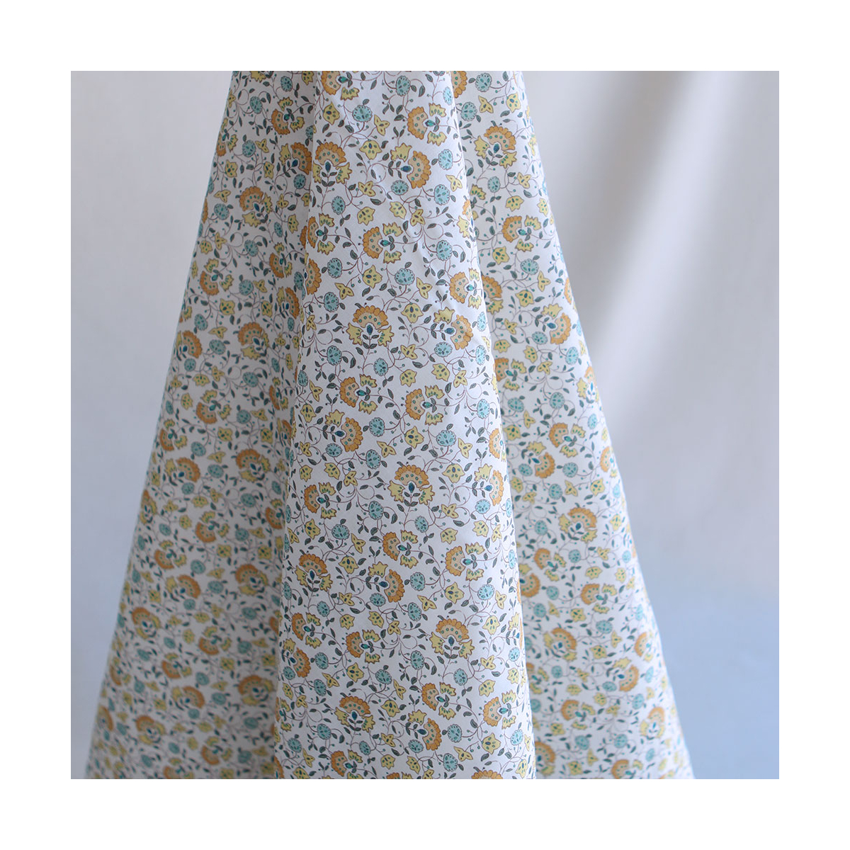 Valentine - Batiste de coton SILKYNE à imprimé fleuri orange et bleu